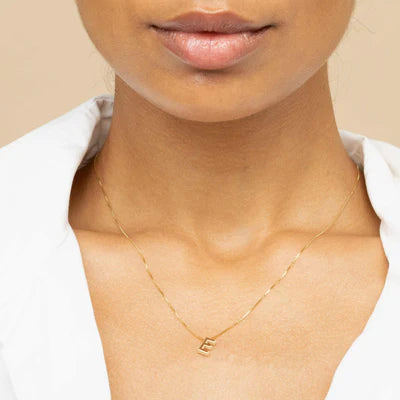 Camila | Collar elegante con dije de carta de amor